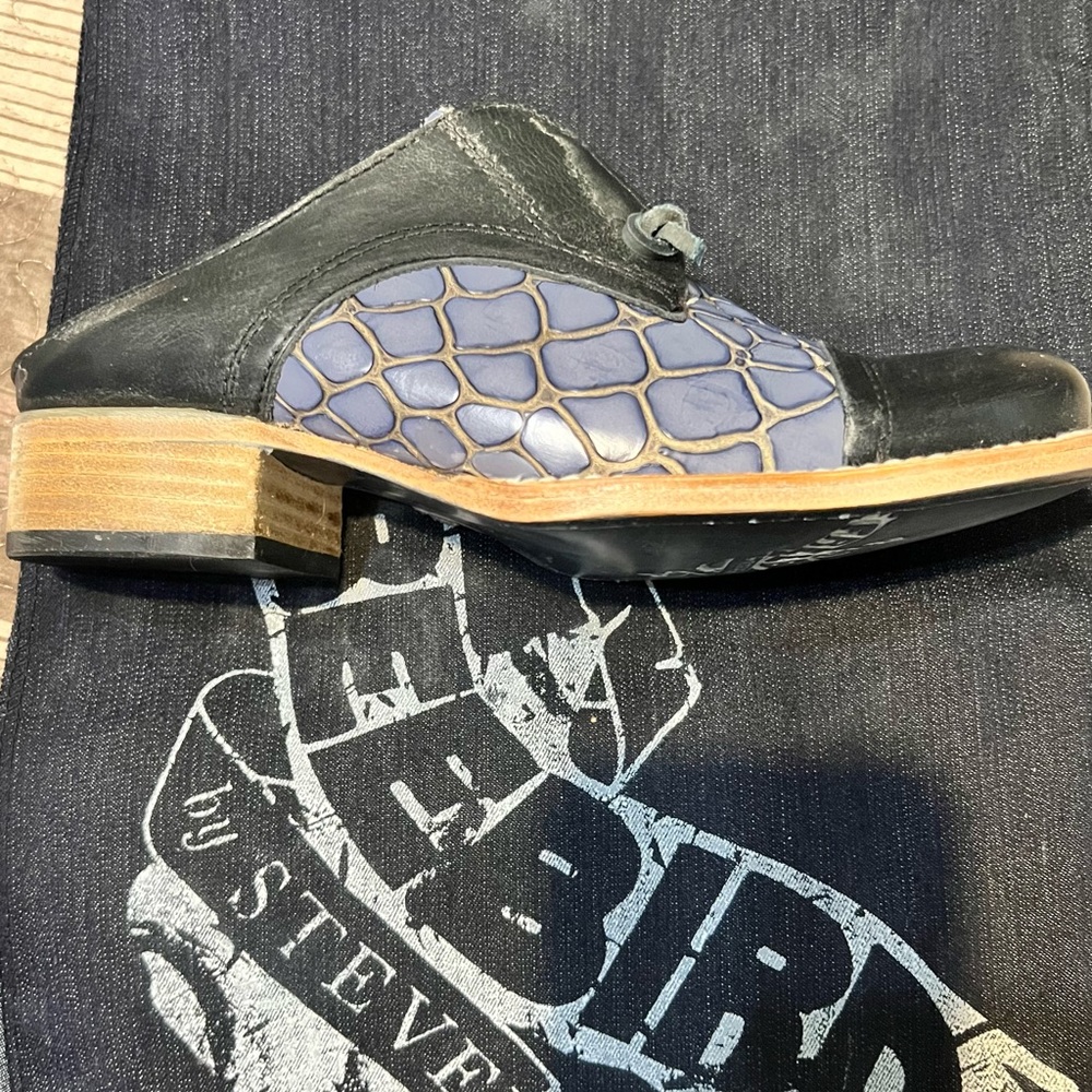 Freebird Black and Blue Oxfords